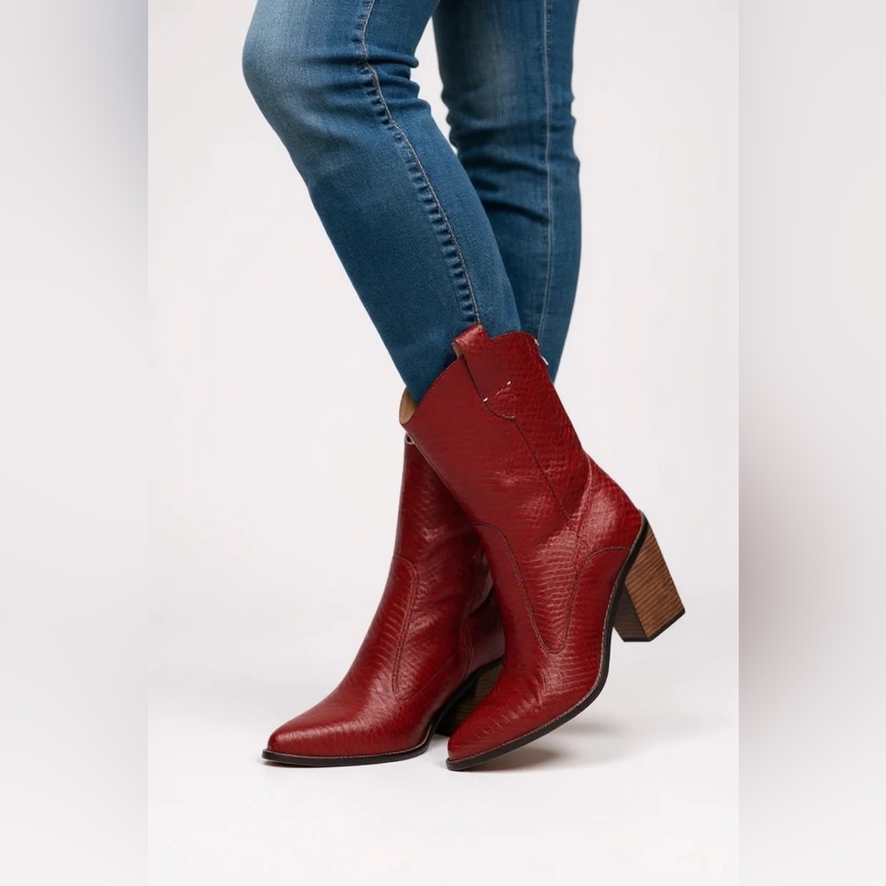 Rodeo Ruby Paneled Western Boots - Picture 9 of 13